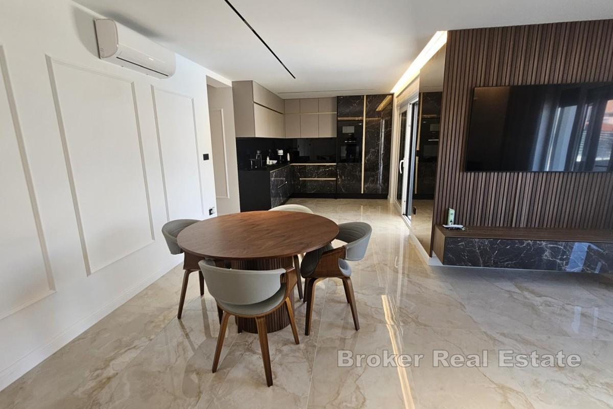 Wohnung mit Pool und Garten