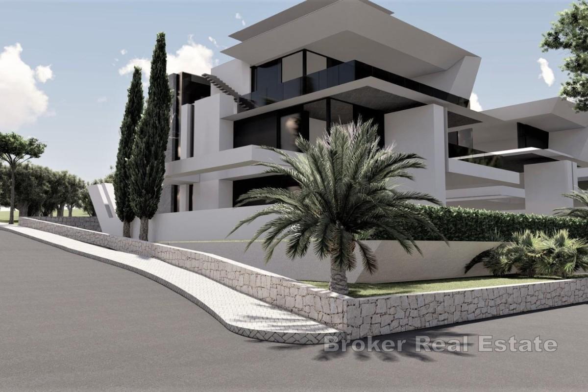 Moderno appartamento duplex con giardino e piscina