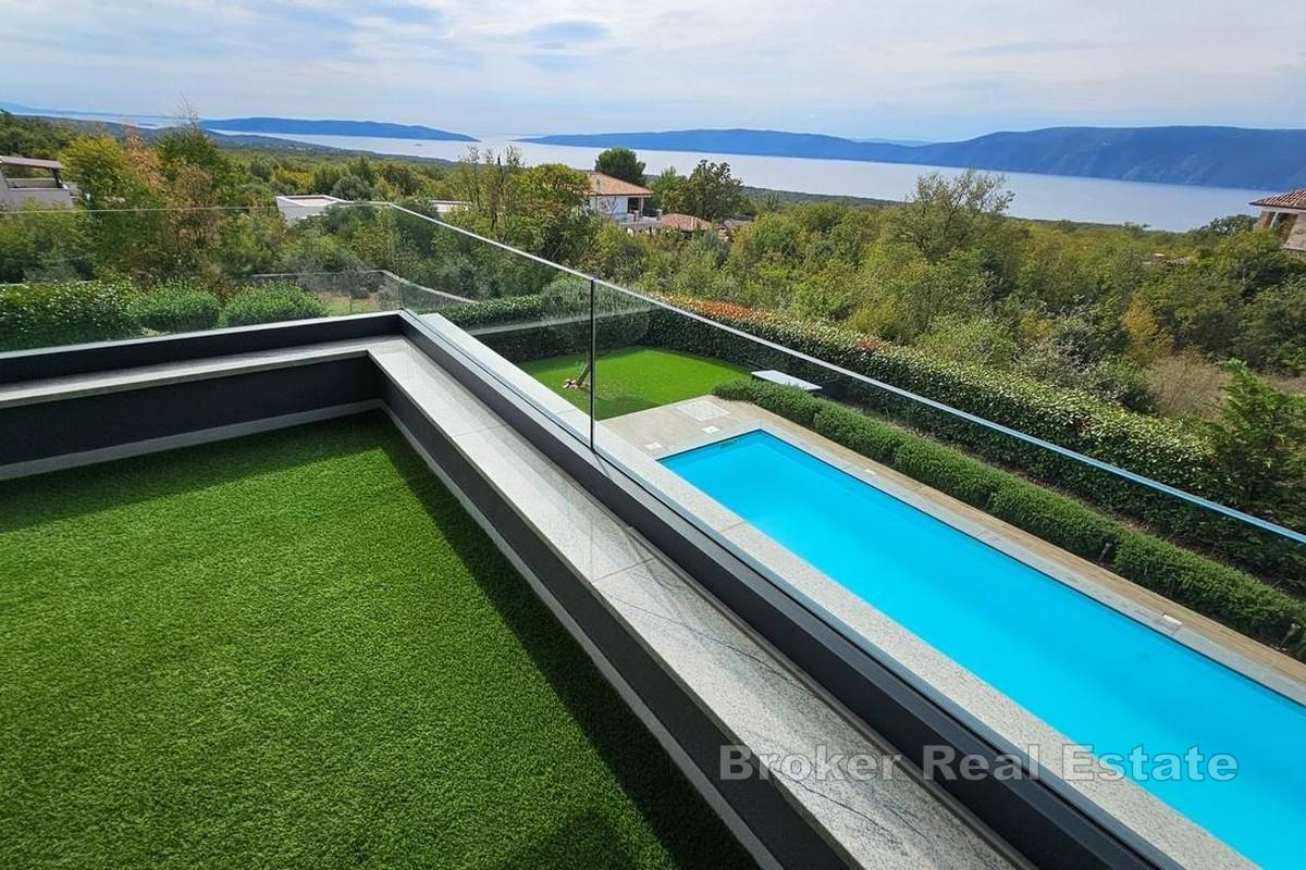 Moderne Villa mit Pool und Meerblick
