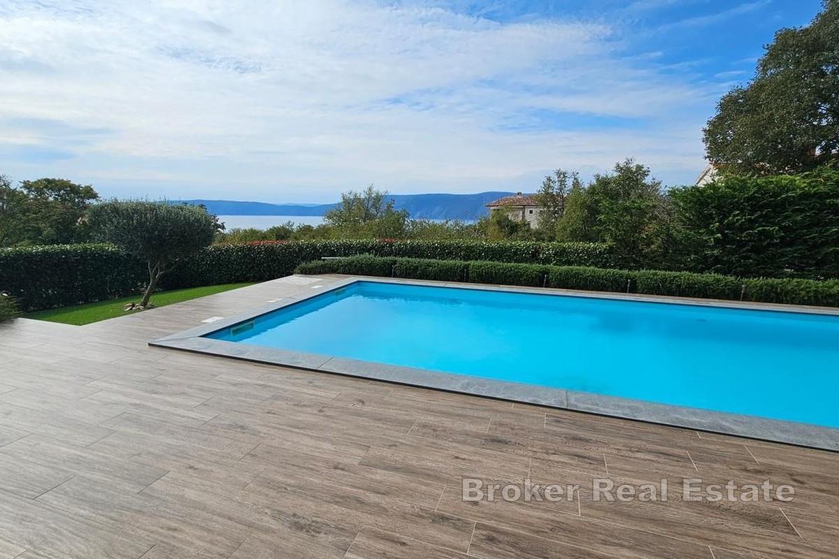 Moderne Villa mit Pool und Meerblick