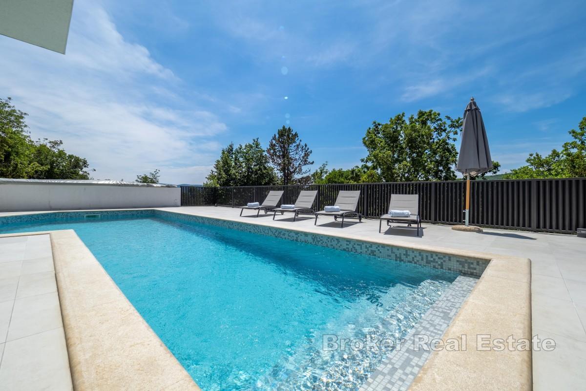 Modernt hus med pool