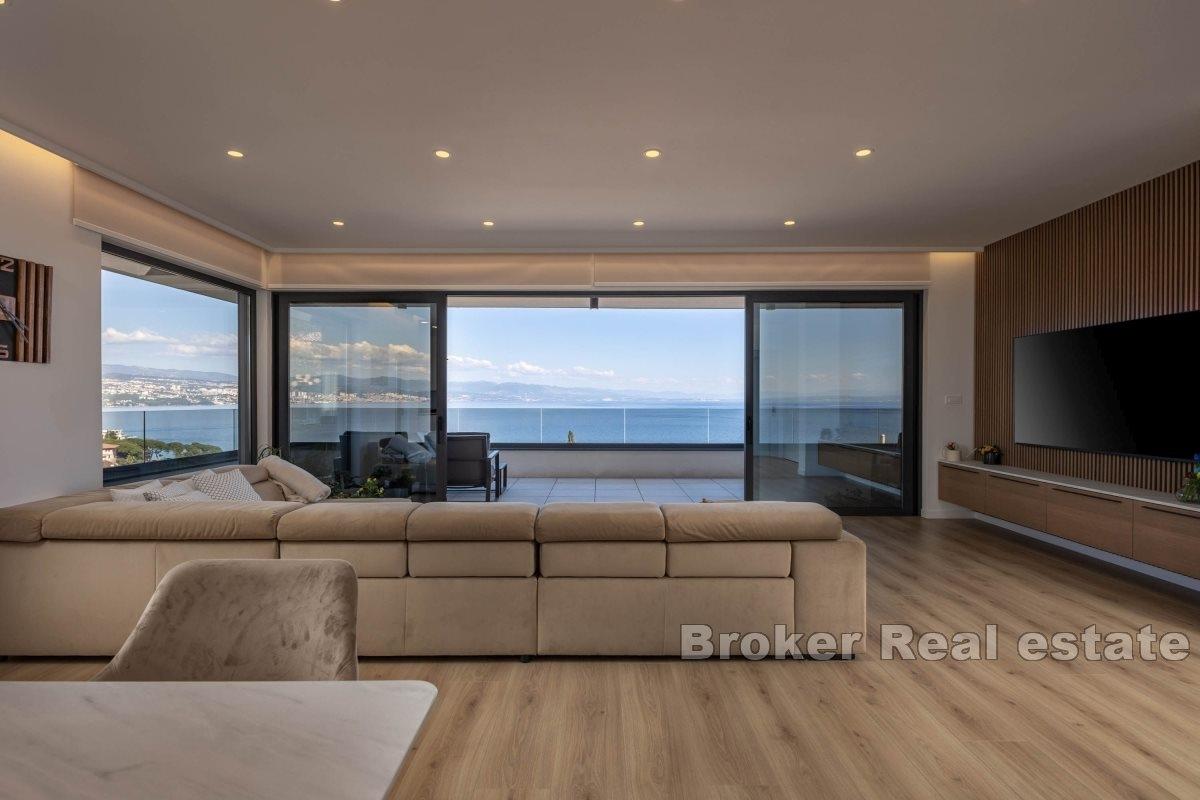 Elegancki penthouse z widokiem na morze