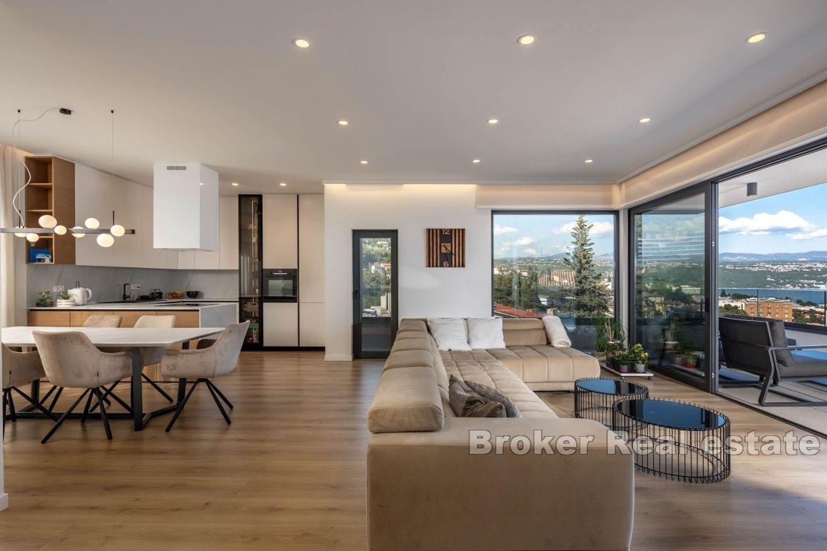 Elegancki penthouse z widokiem na morze
