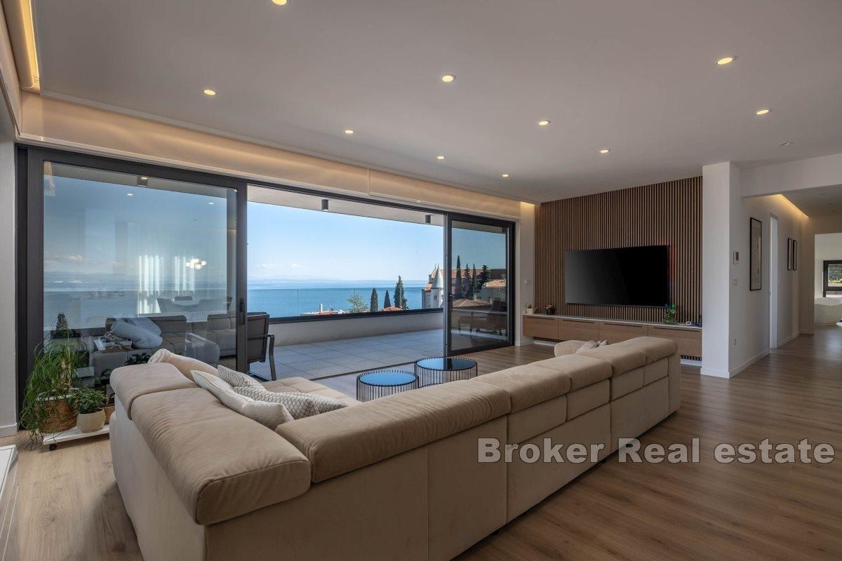 Elegancki penthouse z widokiem na morze