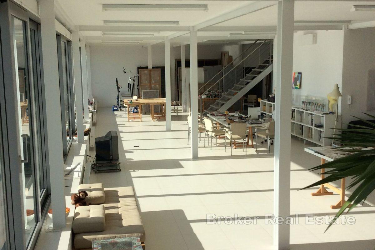 Villa design de luxe, première rangée de la mer
