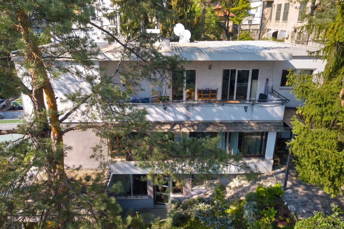 Casa con tre appartamenti, la combinazione perfetta tra privacy e vicinanza al centro