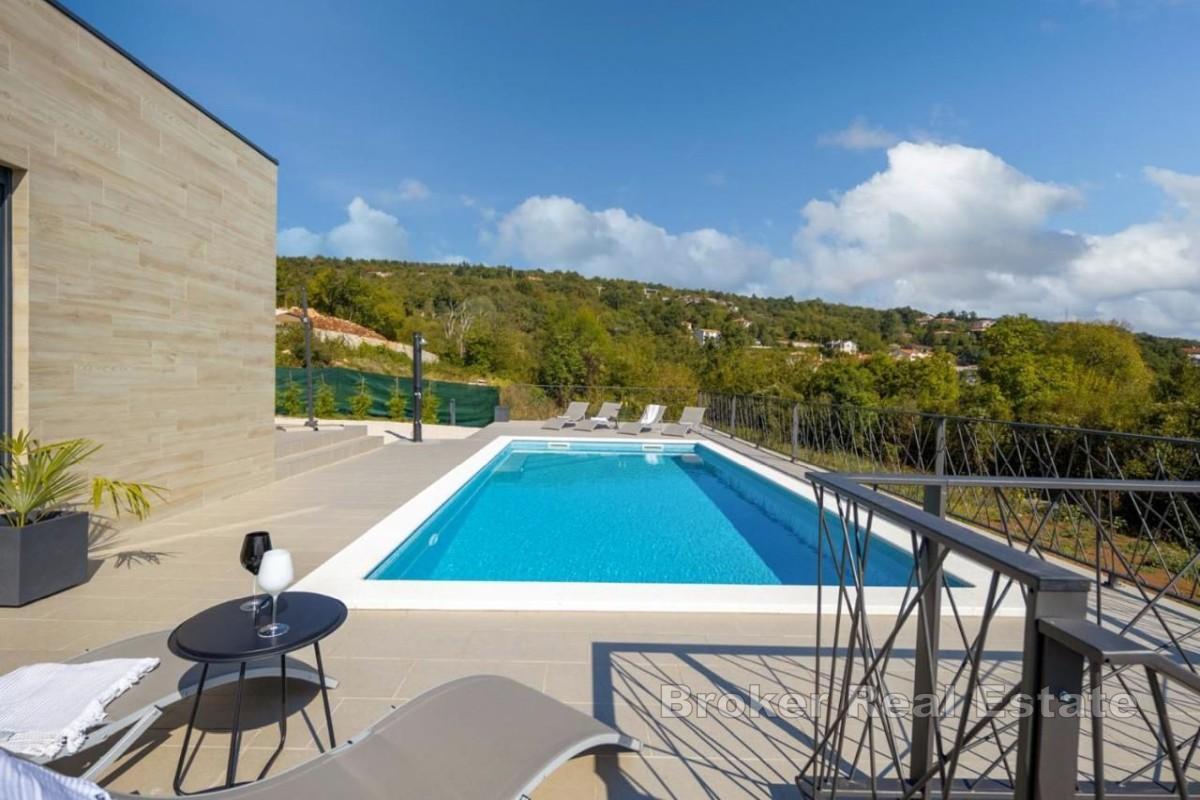 Moderne Villa mit Pool und Meerblick