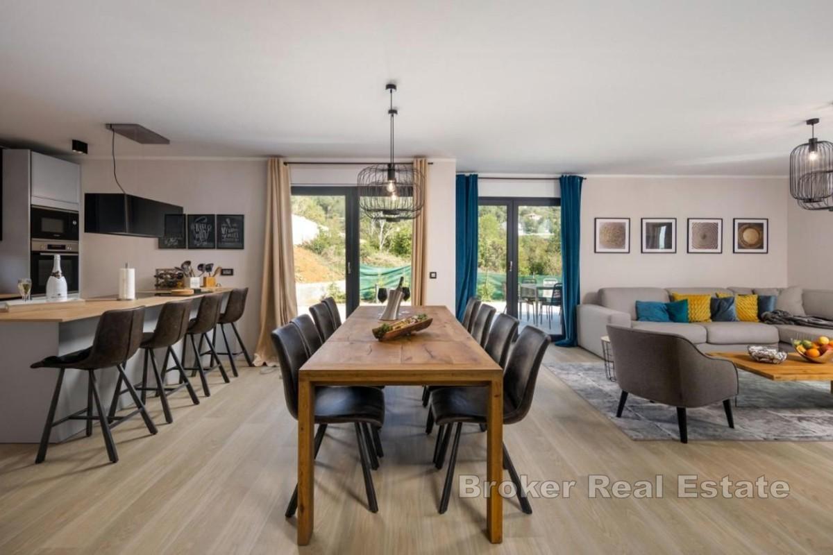 Moderne Villa mit Pool und Meerblick