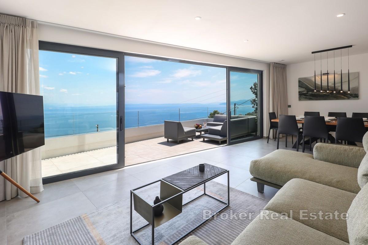 Villa mit Pool und Meerblick
