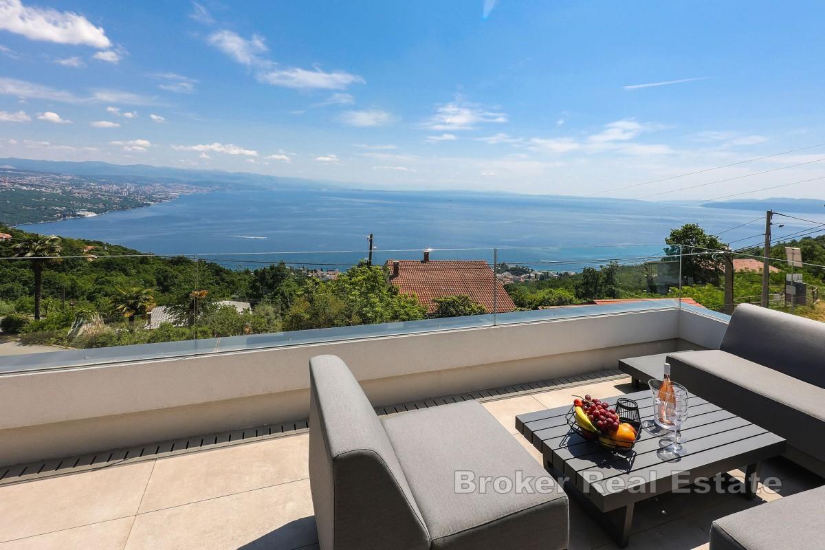 Villa mit Pool und Meerblick