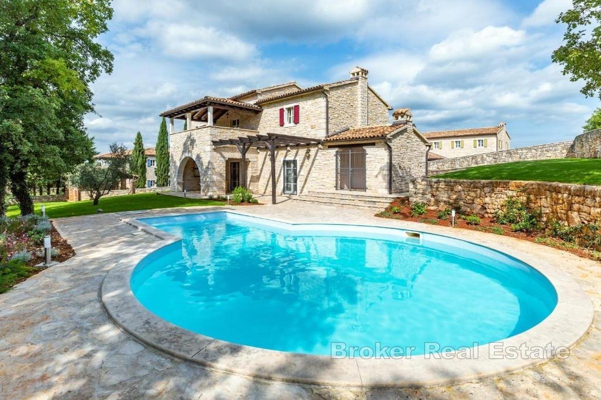 Traditionelle Steinvilla in Zentralistrien mit Pool