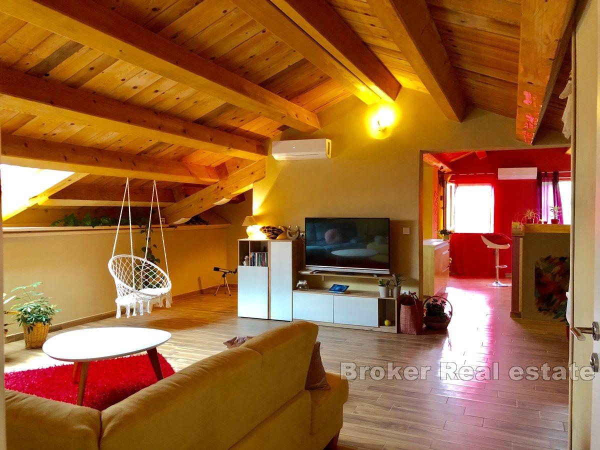 Ferienhaus mit Pool und Meerblick