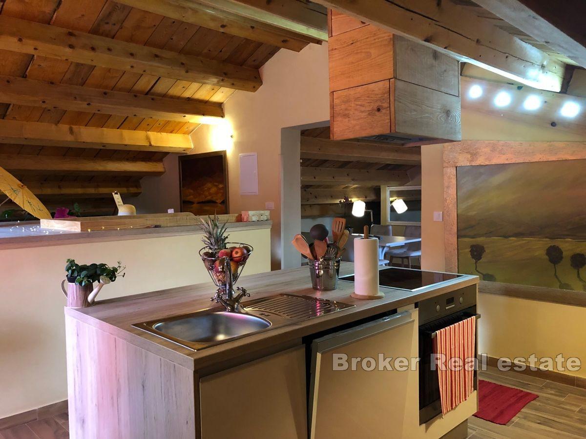 Ferienhaus mit Pool und Meerblick