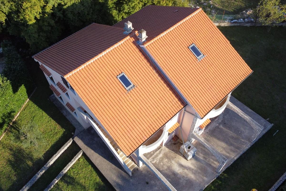 Casa con quattro appartamenti e una mansarda