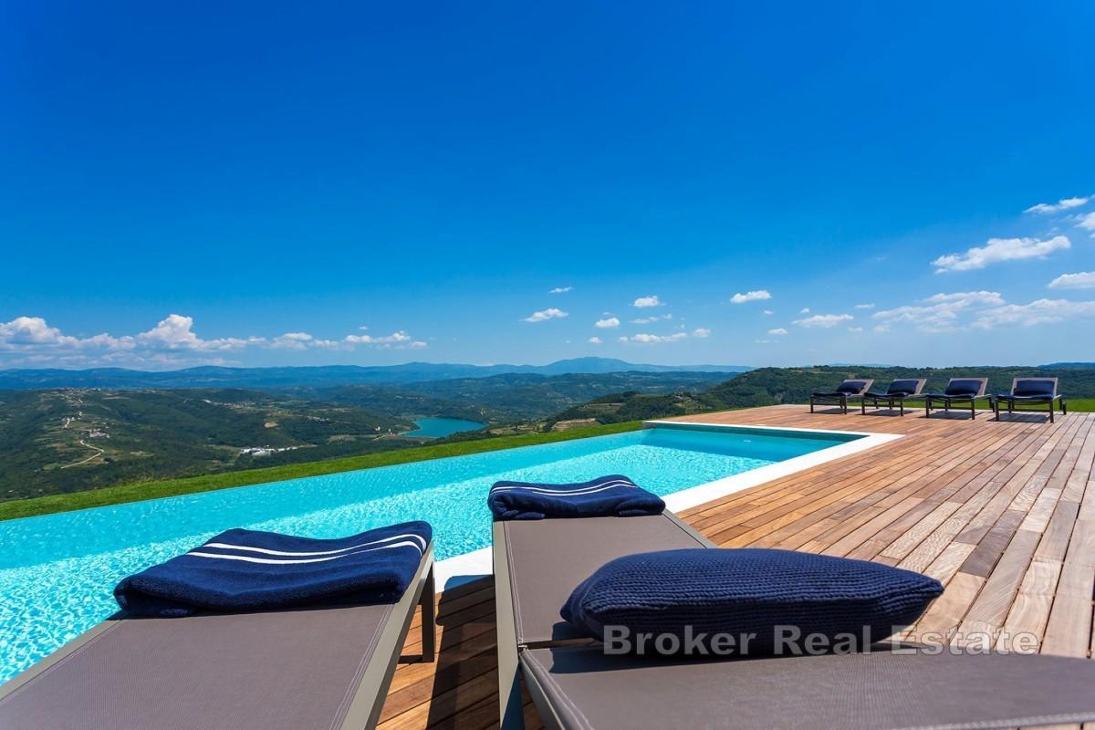 Luxusní vila s pozemkem a panoramatickým výhledem