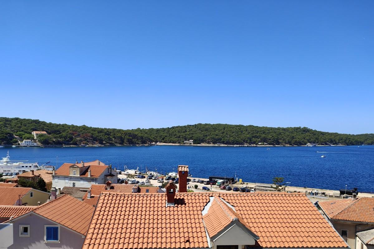 Appartamento con terrazza e vista mare