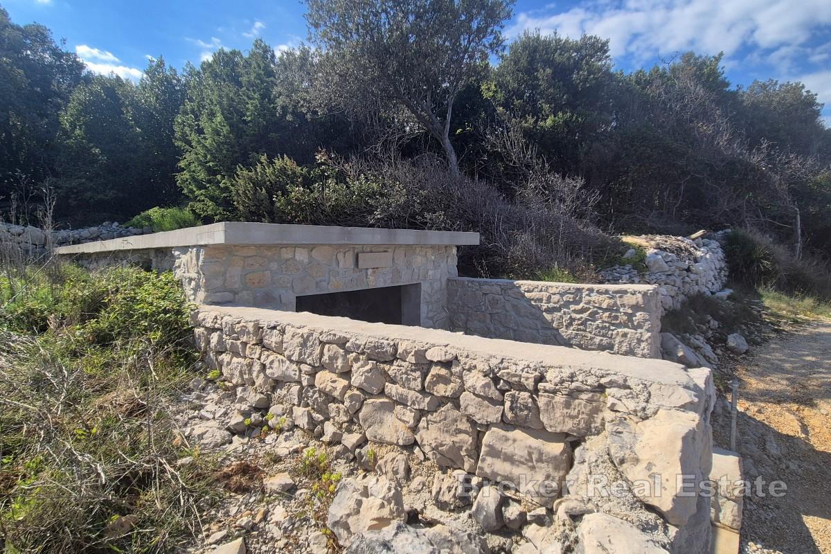 Terreno fronte mare con struttura autorizzata