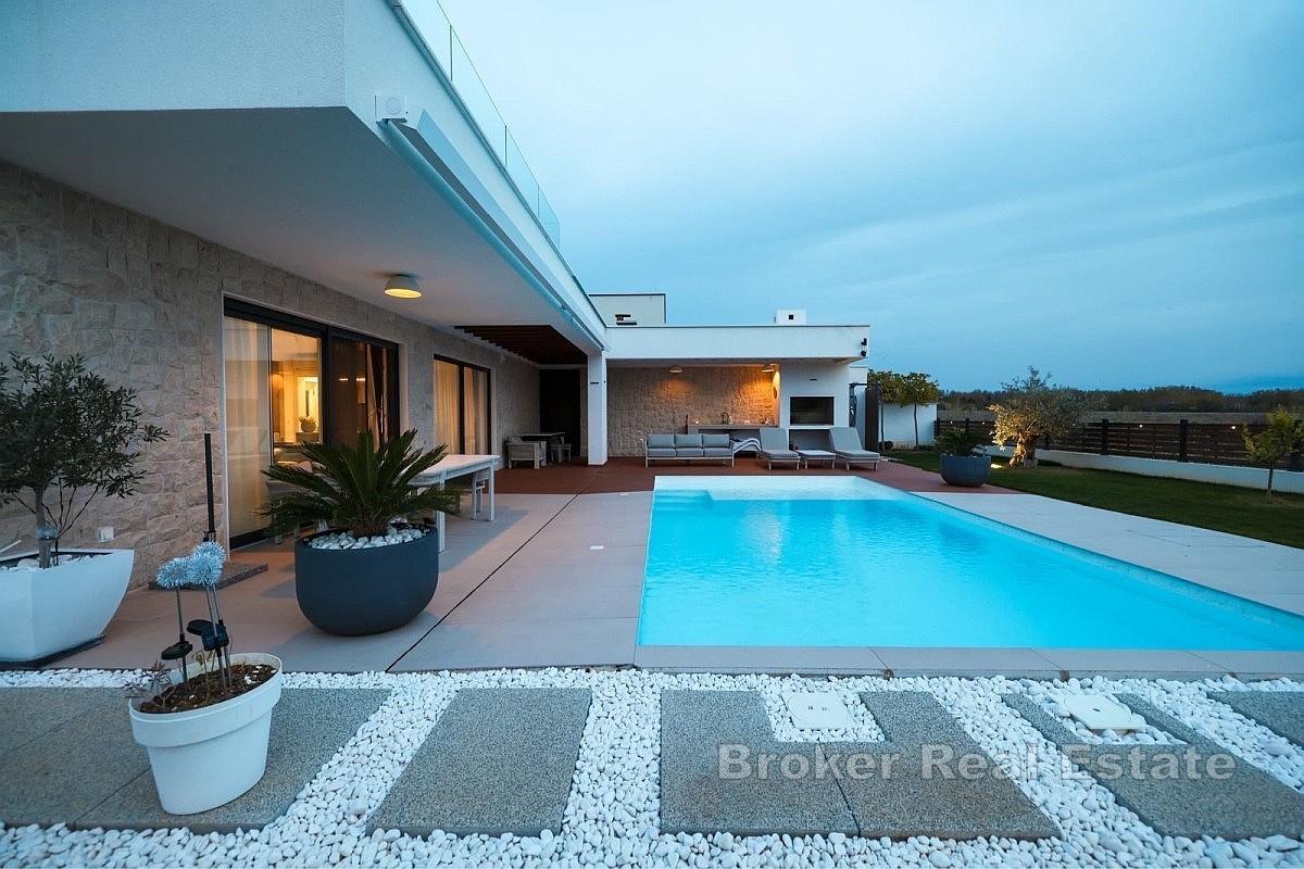 Villa mit Pool und Meerblick