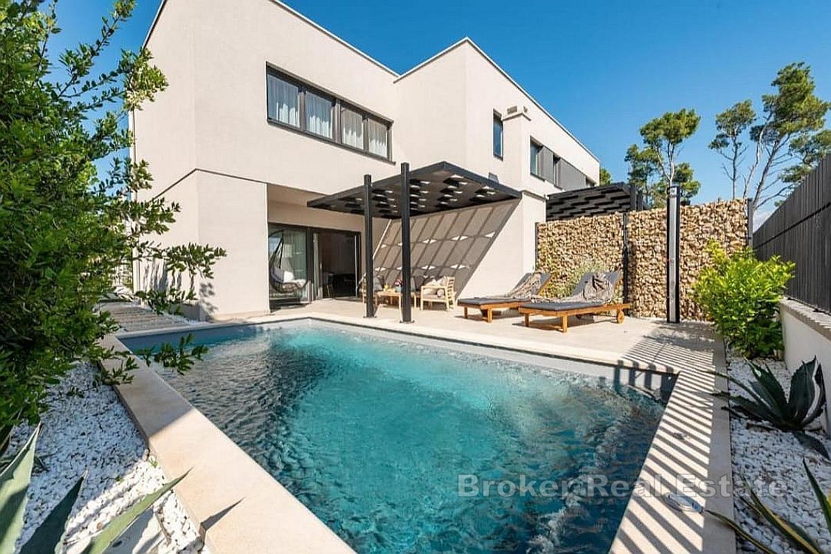 Maison avec piscine à proximité immédiate de la mer
