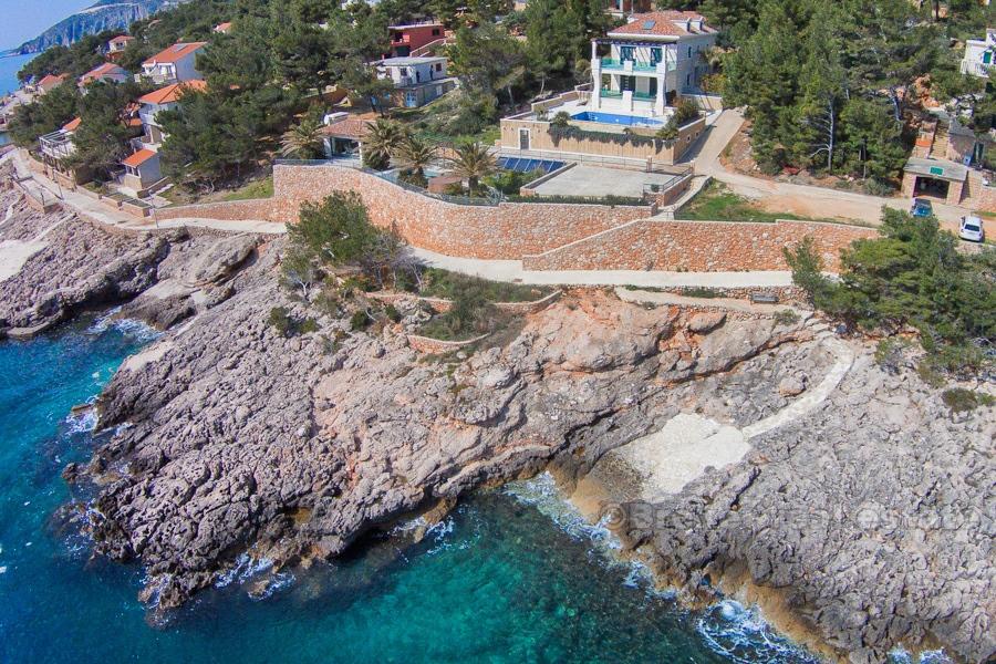 Maison de luxe / villa avec piscine, première rangée de la mer