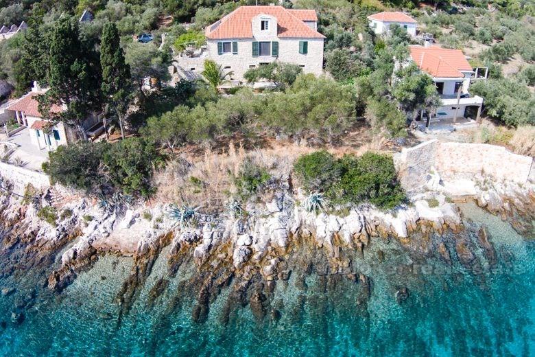 Maison / villa, dans une baie isolée, première rangée de la mer, à vendre