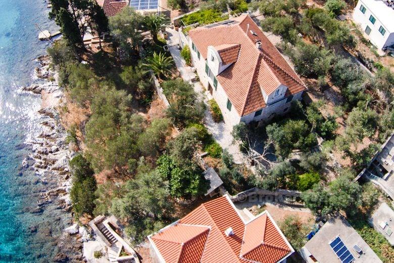 Maison / villa, dans une baie isolée, première rangée de la mer, à vendre