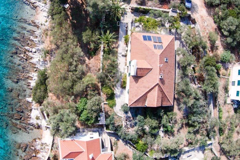 Maison / villa, dans une baie isolée, première rangée de la mer, à vendre