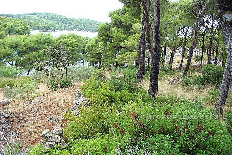 House / Villa, first row to the sea on a large building plot