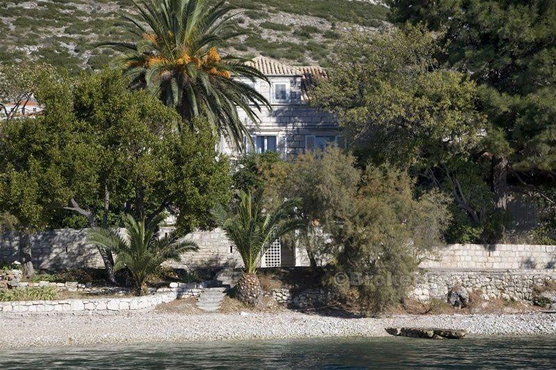 Maison / villa avec piscine, première rangée de la mer