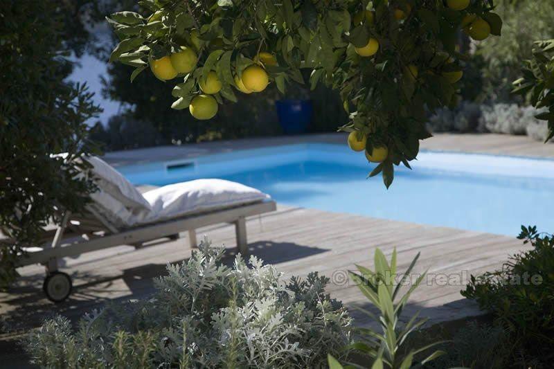 Maison / villa avec piscine, première rangée de la mer