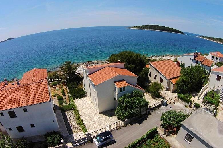 Maison / villa, première rangée de la mer à vendre