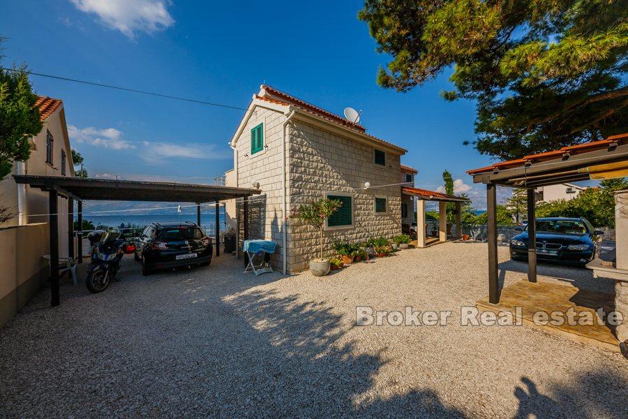 Maison / villa avec piscine, première rangée de la mer