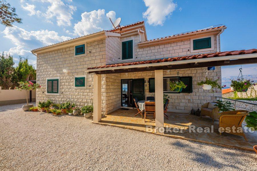 Maison / villa avec piscine, première rangée de la mer