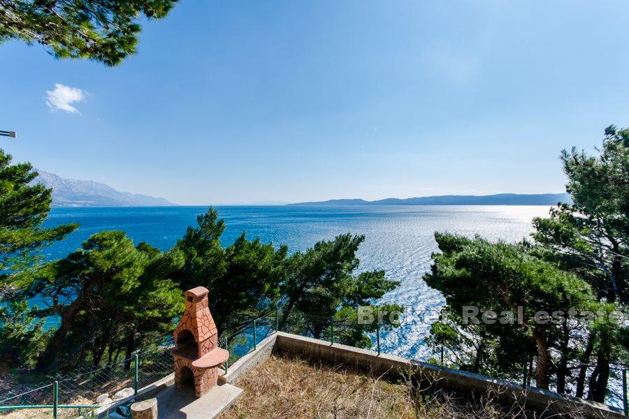 House first row to the sea