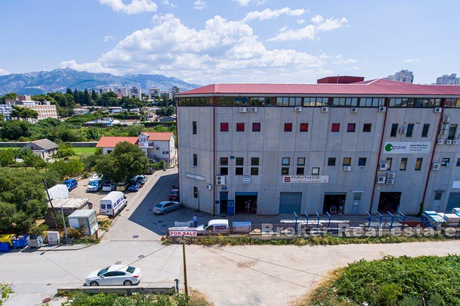 Spazio commerciale polivalente
