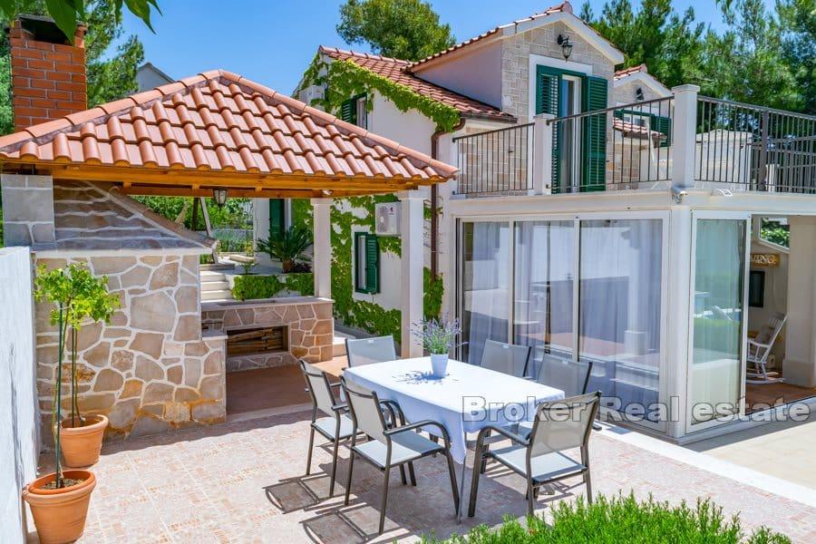 Villa con vista mare e piscina