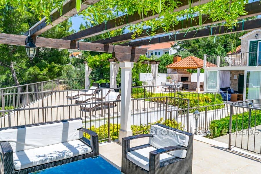 Villa con vista mare e piscina