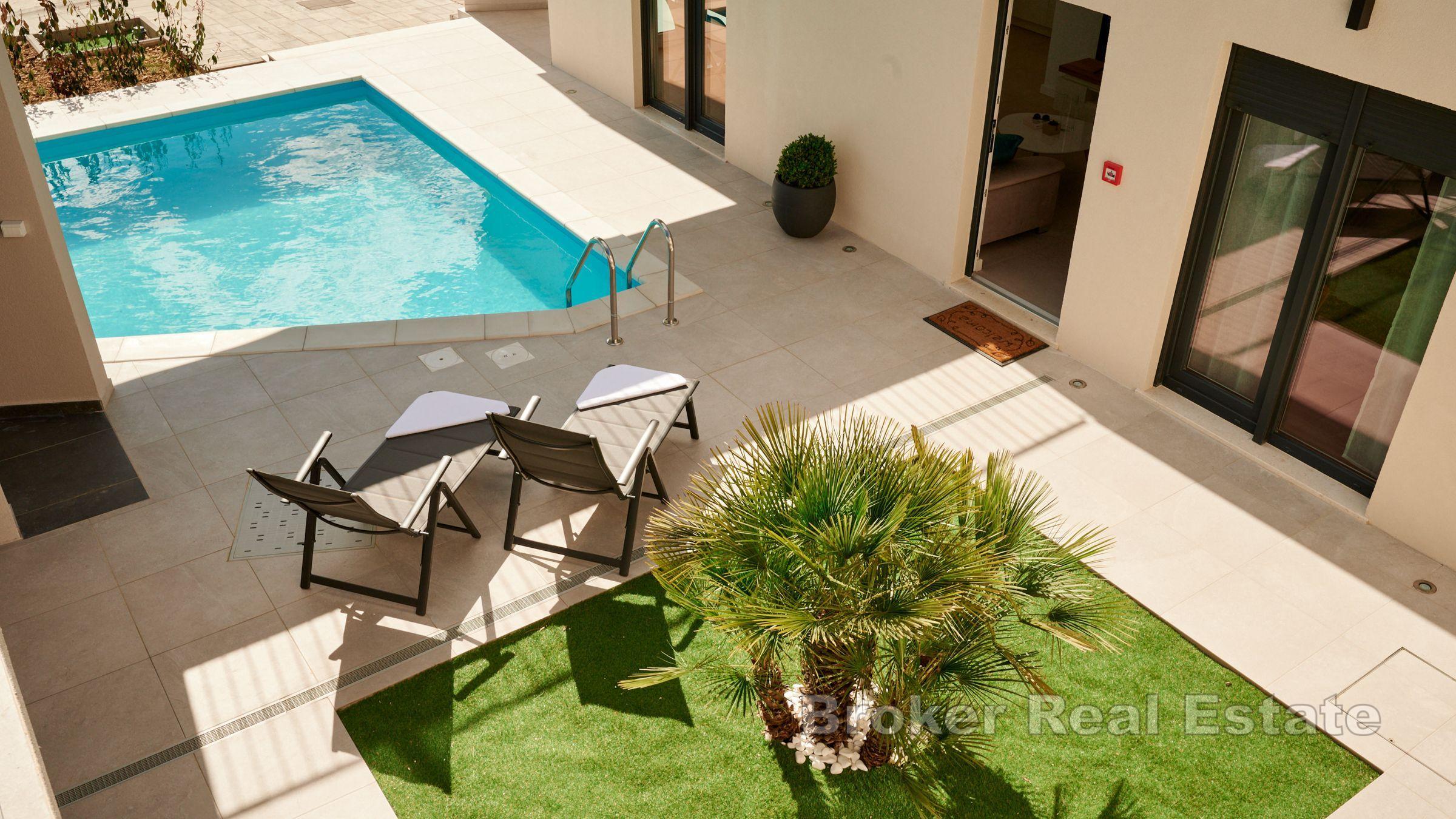Villa nouvellement construite avec vue mer et piscine