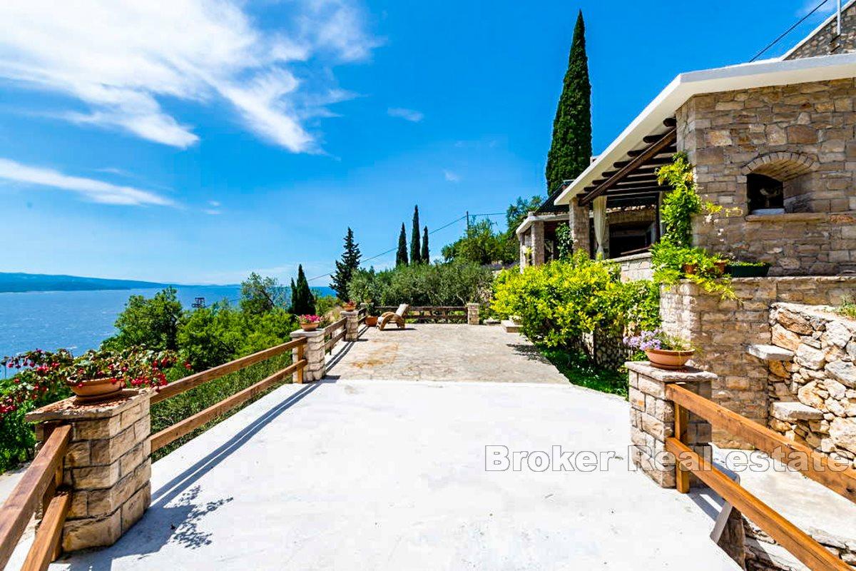 Charming stone house in a prestigious location