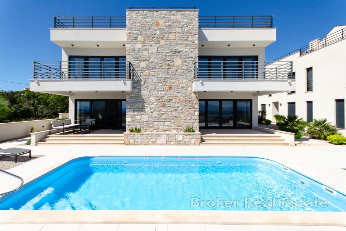 Luxuriöse und moderne Villa mit 4 Wohnungen