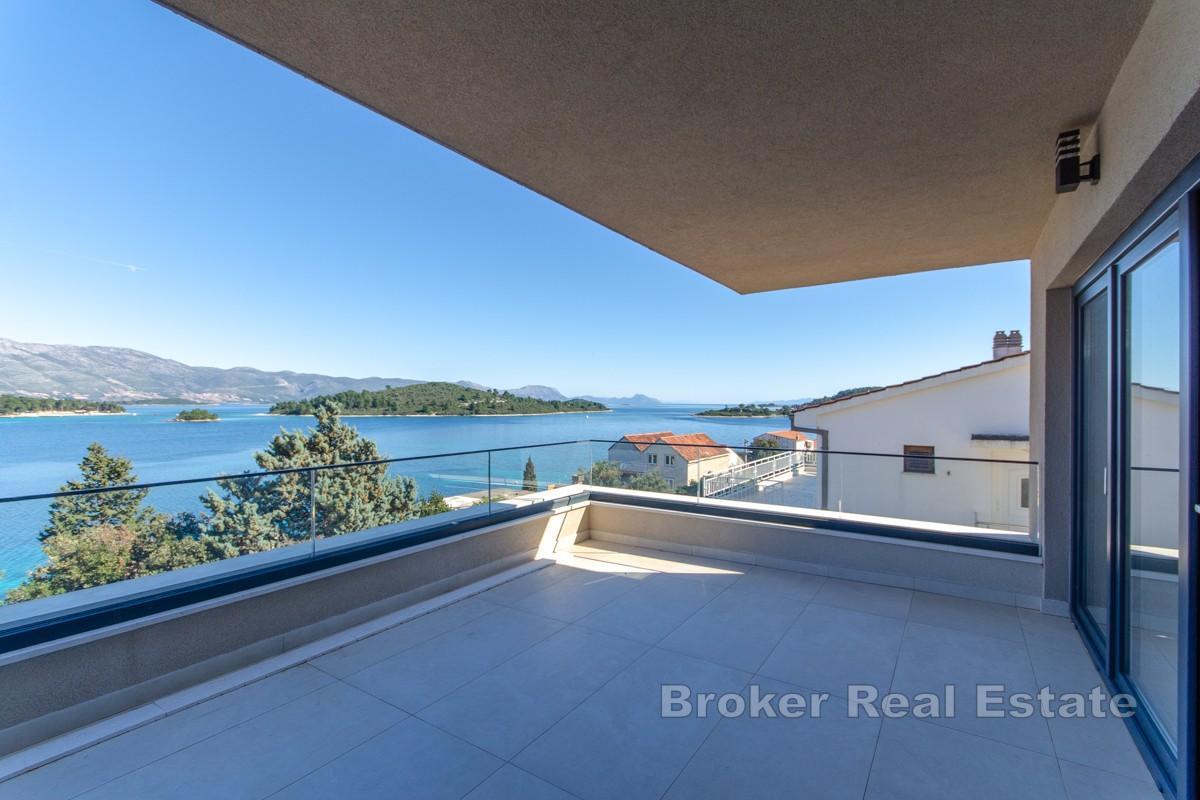 Appartamento duplex in un nuovo edificio con vista mare