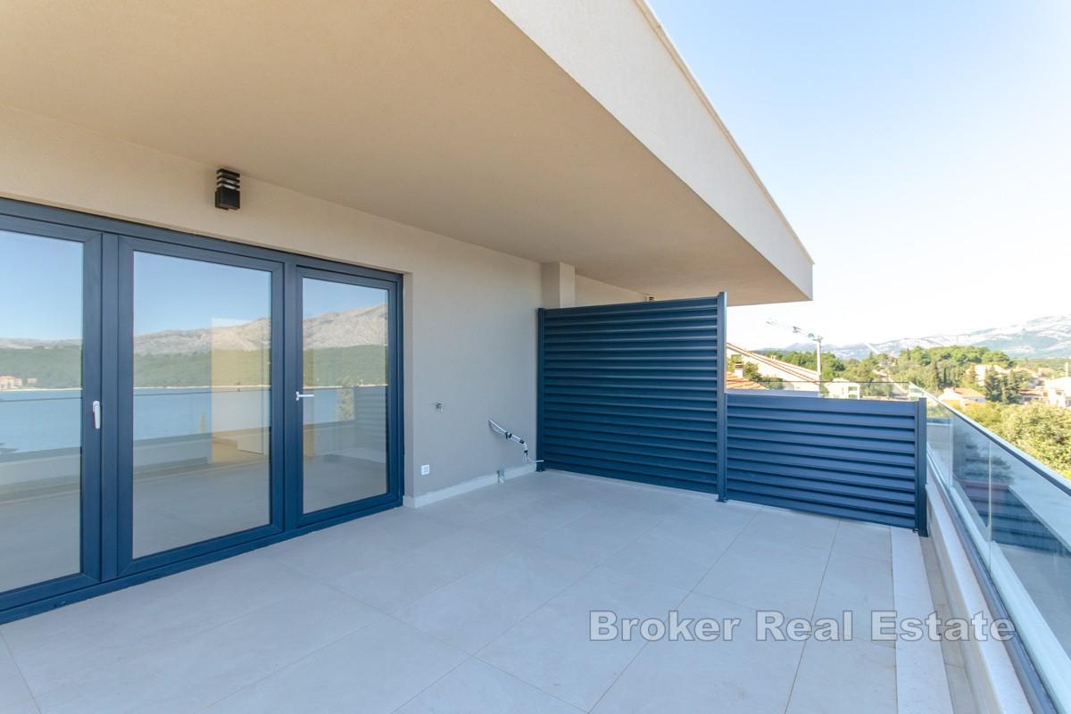 Appartamento duplex in un nuovo edificio con vista mare