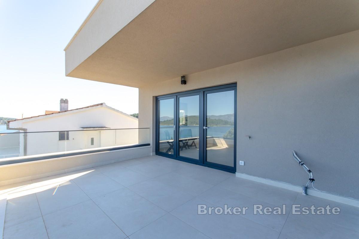 Appartamento duplex in un nuovo edificio con vista mare