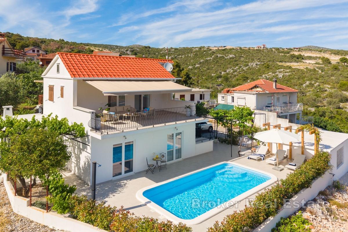 Vila s bazénem