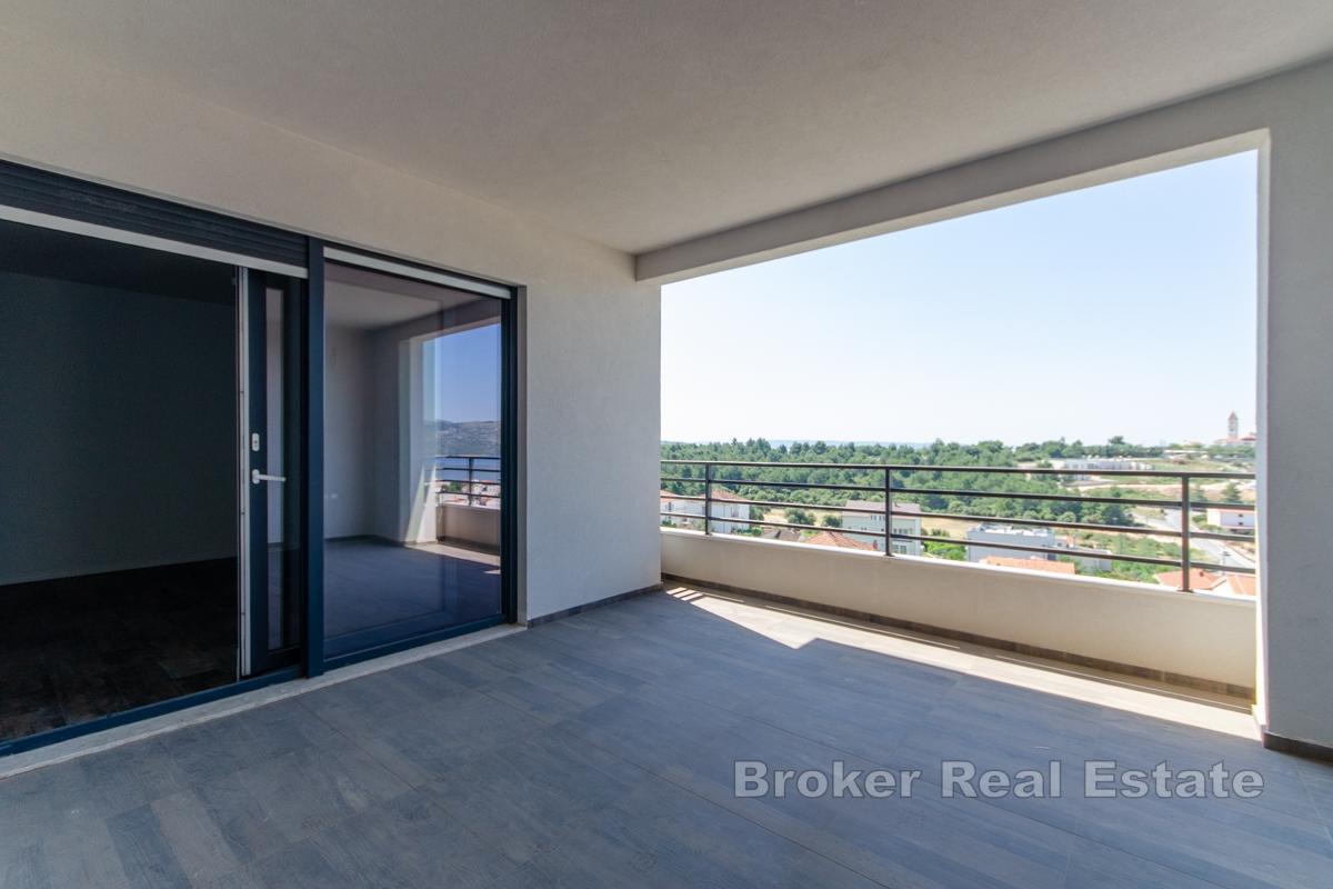 Novoizgrađeni apartmani u blizini mora