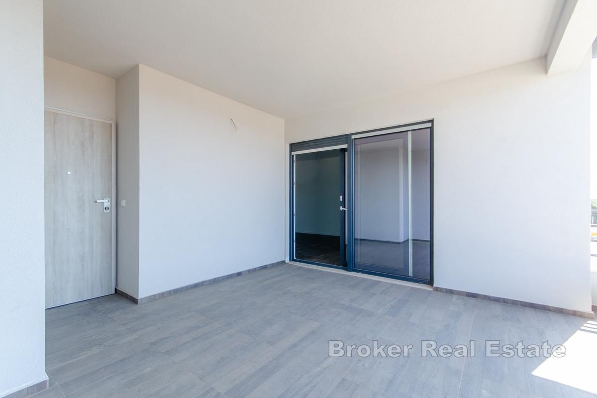 Novoizgrađeni apartmani u blizini mora
