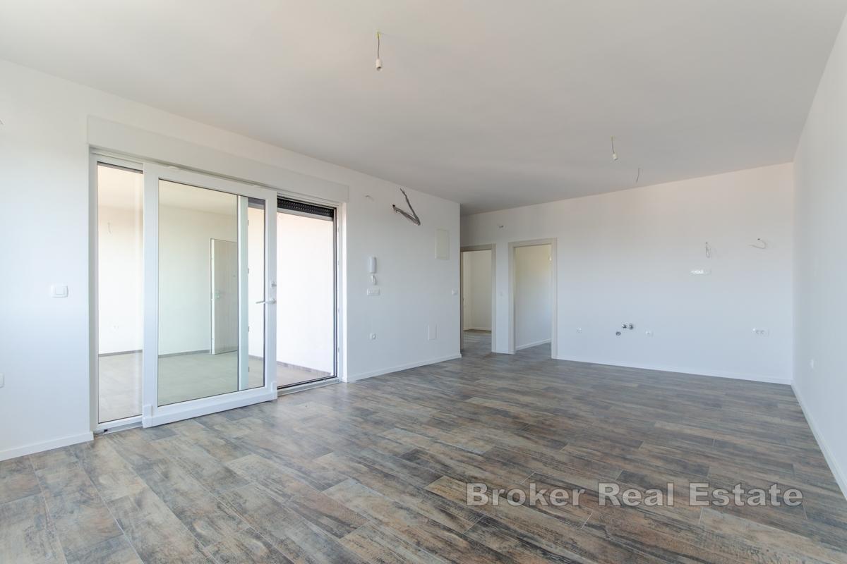 Novoizgrađeni apartmani u blizini mora
