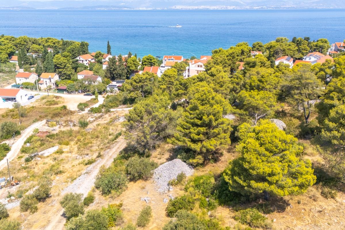 Byggtomt med havsutsikt - på ön Brač