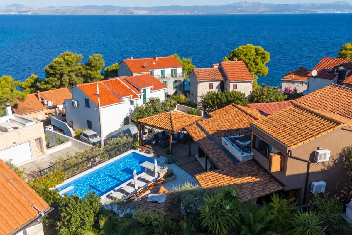 01-2013-267-Solta-stone-house-swimming-pool-for-sale