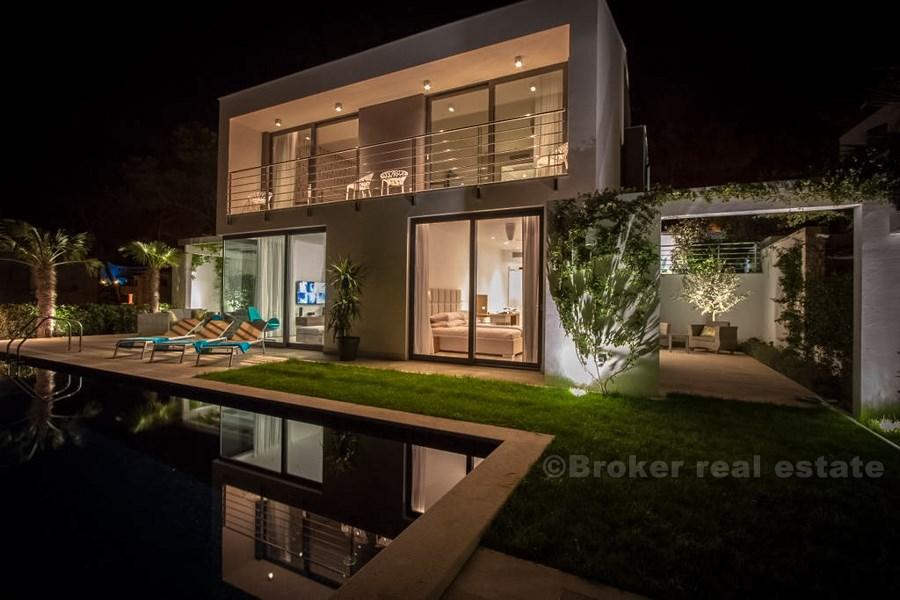 Villa de luxe avec piscine, première rangée à la mer, à vendre